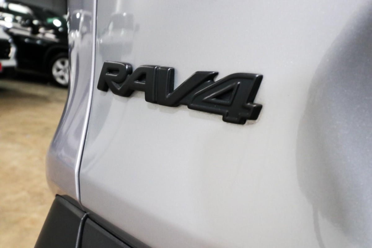 Used 2025 Toyota RAV4 XLE Premium FWD image 37