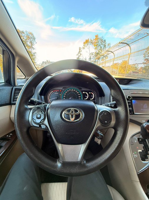 Used 2013 Toyota Venza LE AWD/4WD image 17