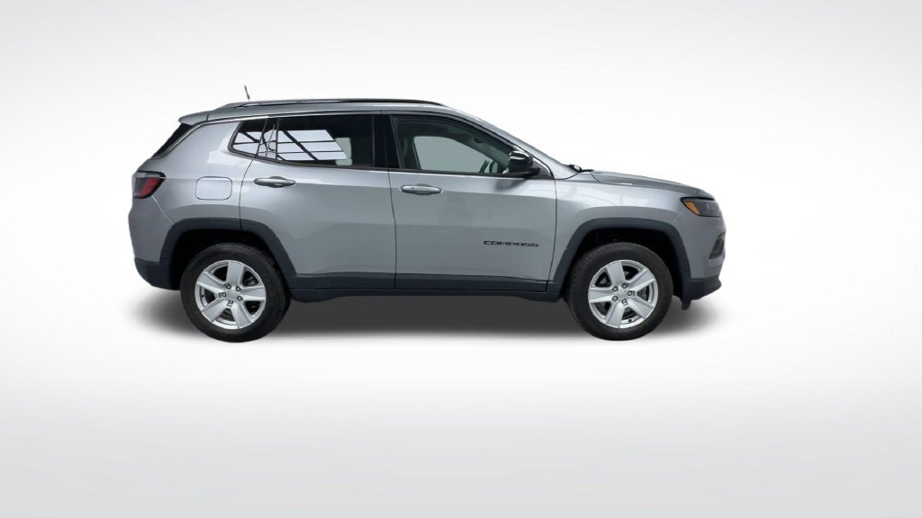 Used 2022 Jeep Compass Latitude w/ Convenience Group AWD/4WD image 9