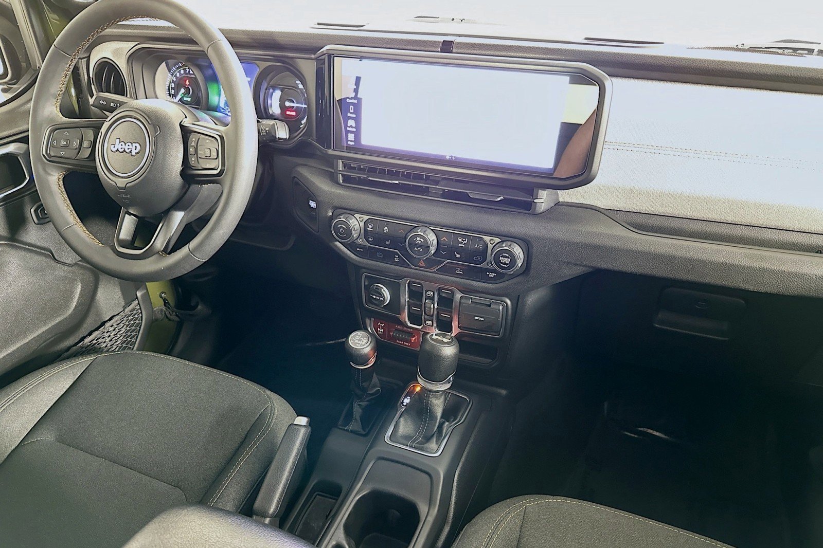 Used 2024 Jeep Wrangler Unlimited AWD/4WD image 6