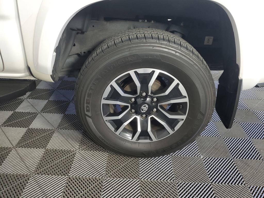 Used 2016 Toyota Tacoma TRD Sport AWD/4WD image 34