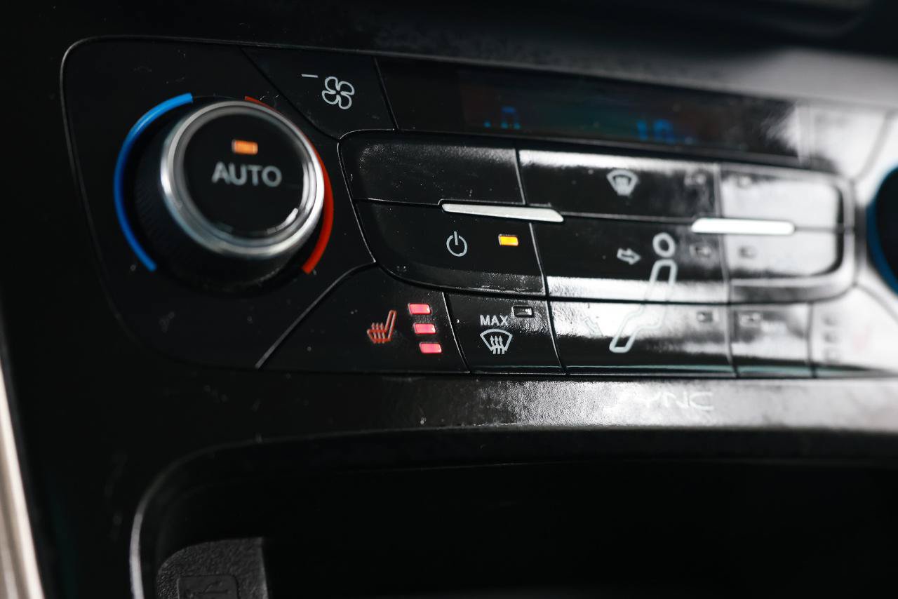 Used 2016 Ford Focus Titanium FWD image 33