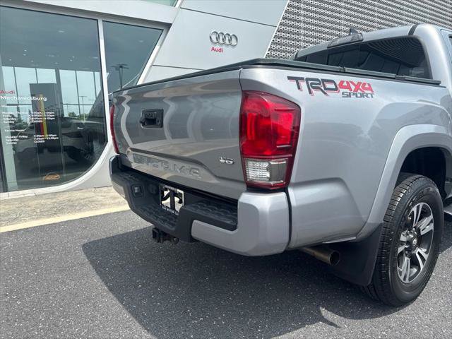 Used 2017 Toyota Tacoma TRD Sport w/ Tow Package (A/T) AWD/4WD image 4