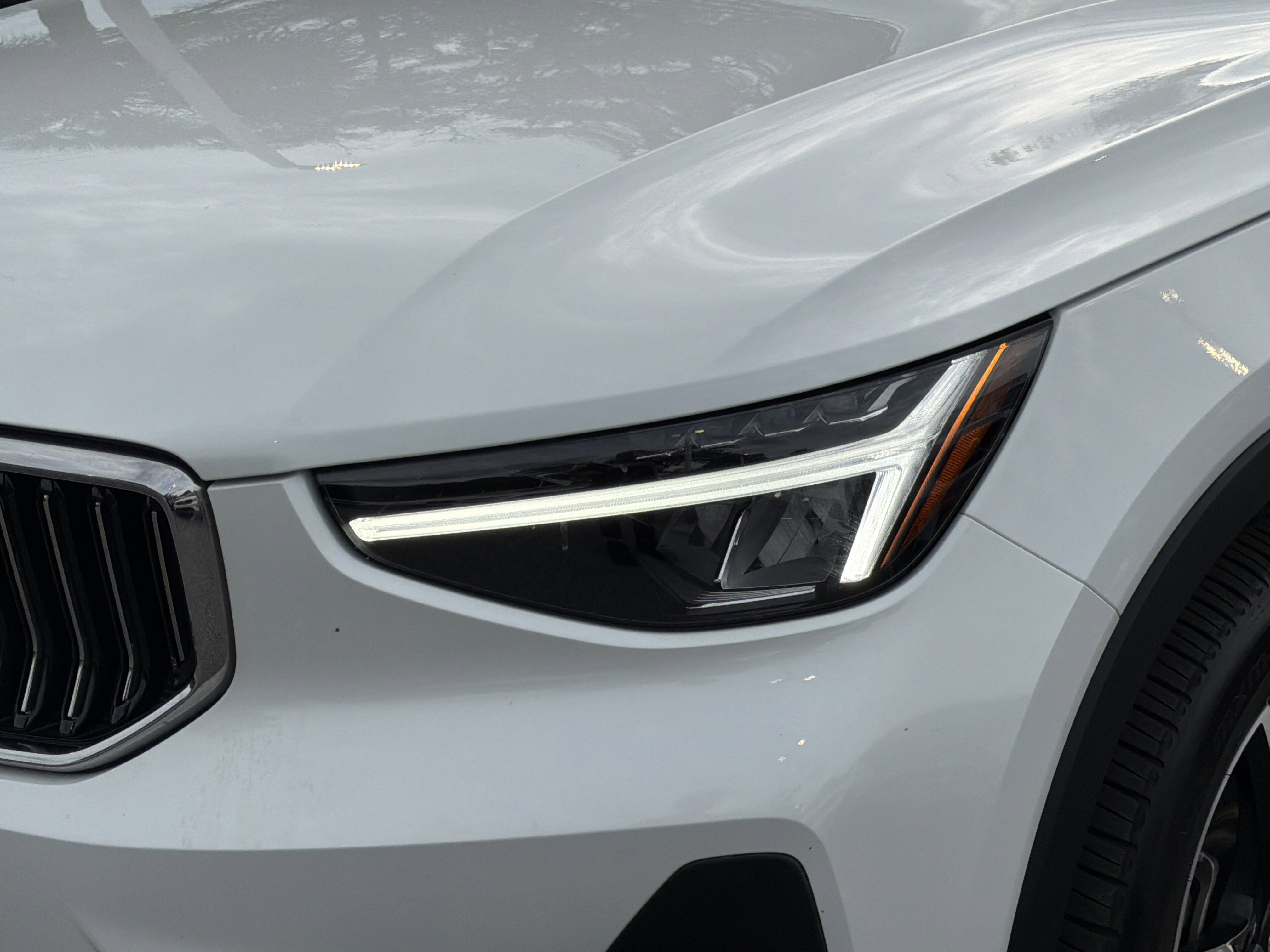 Certified 2025 Volvo XC40 B5 Core AWD/4WD image 8