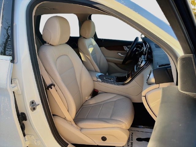 Used 2022 Mercedes-Benz GLC 300 4MATIC image 28