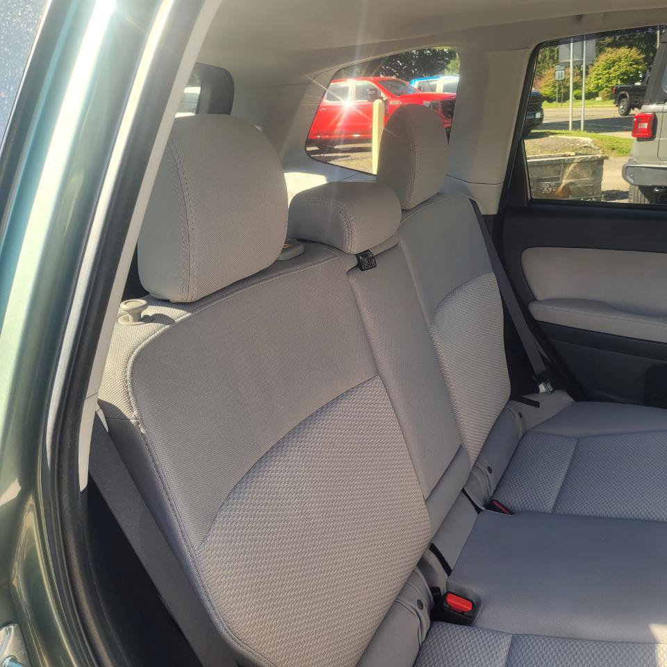 Used 2014 Subaru Forester 2.5i Premium w/ All-Weather Package AWD/4WD image 29