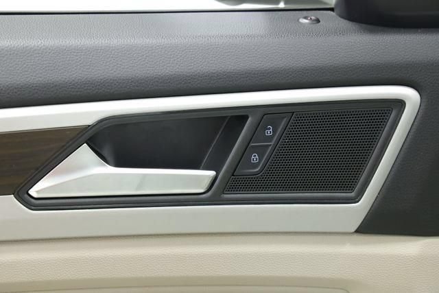 Used 2022 Volkswagen Atlas SE w/ Black Wheel Package FWD image 24