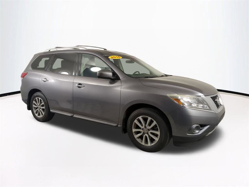 Used 2016 Nissan Pathfinder S image 2