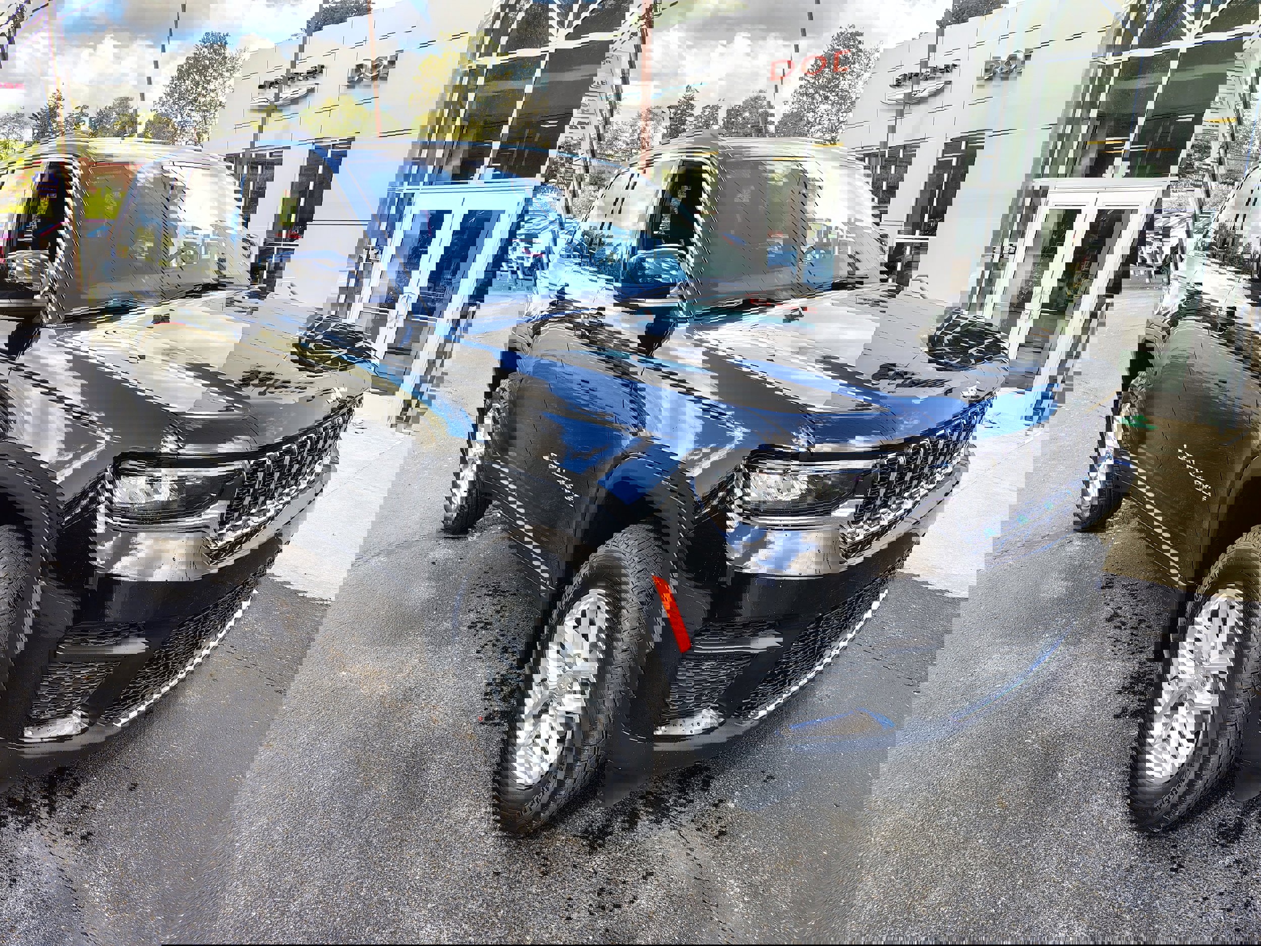 New 2025 Jeep Grand Cherokee Laredo X w/ Luxury Tech Group I image 2