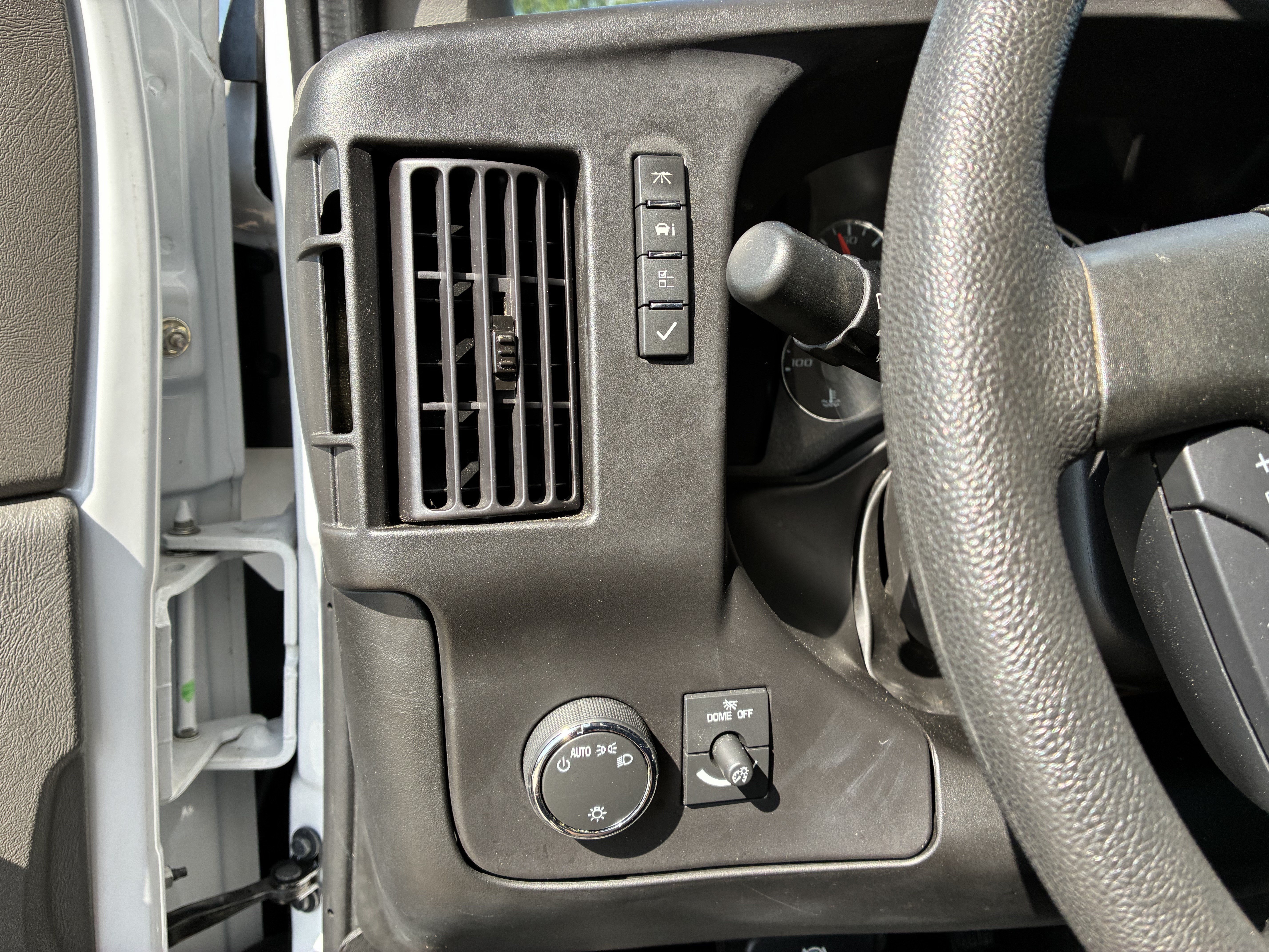 Used 2024 Chevrolet Express 4500 Extended w/ Power Convenience Package RWD image 27