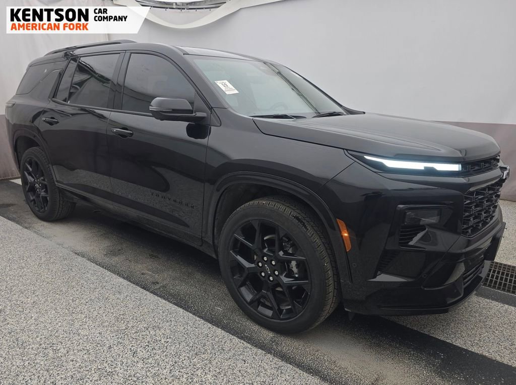 Used 2025 Chevrolet Traverse RS w/ LPO, Floor Liner Package image 2