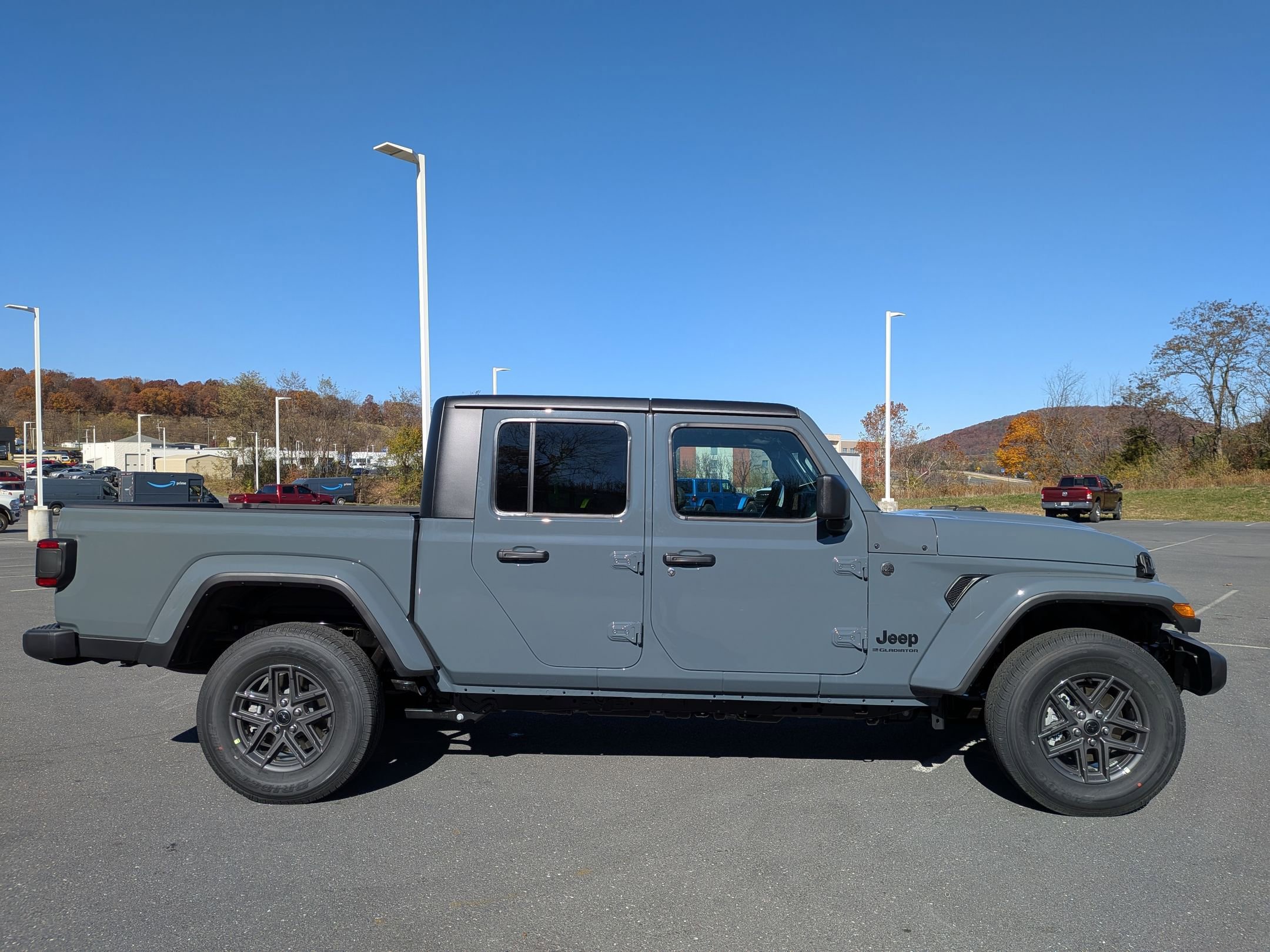 New 2025 Jeep Gladiator Sport image 4