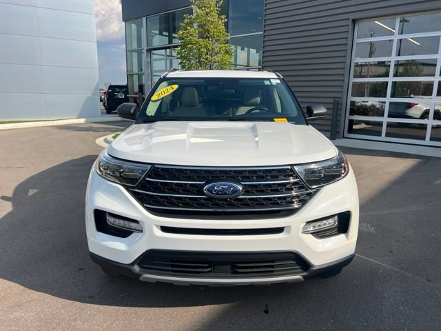 Used 2024 Ford Explorer XLT w/ Equipment Group 202A AWD/4WD image 2