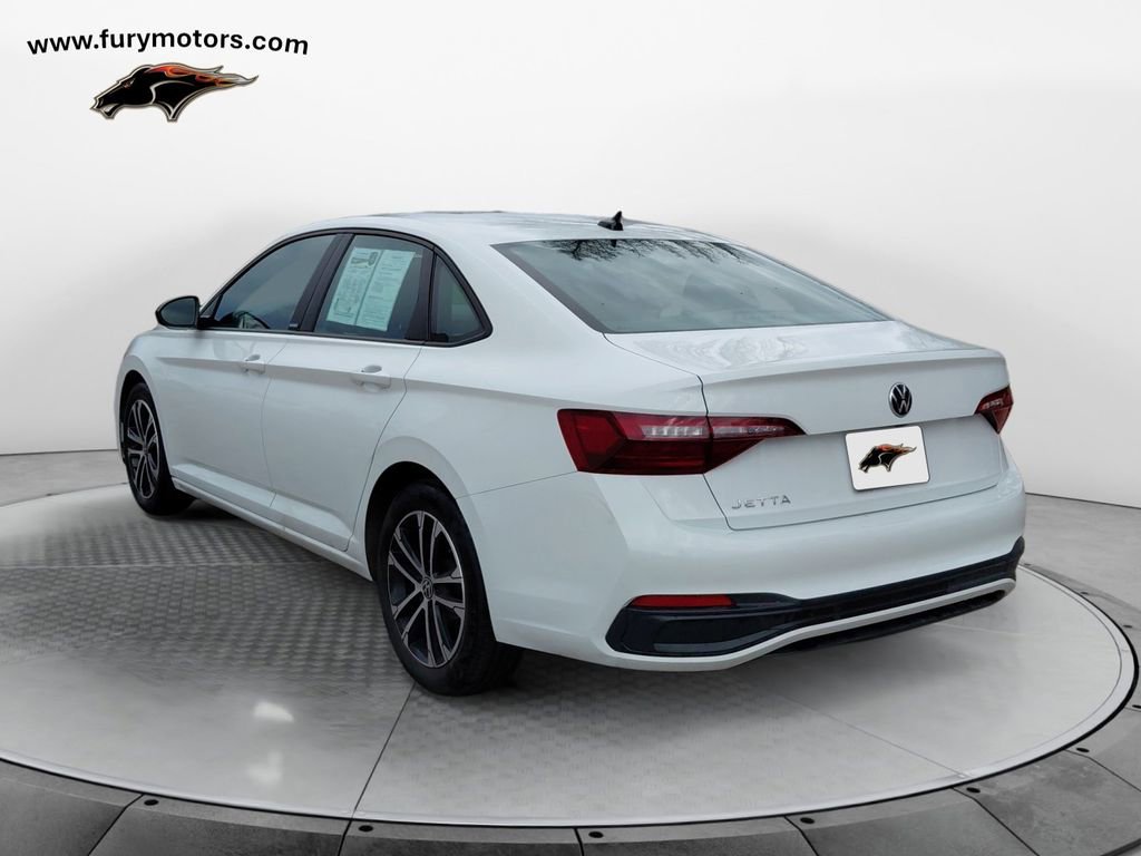 Used 2024 Volkswagen Jetta Sport image 5