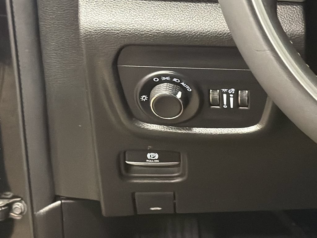 Used 2024 Jeep Grand Cherokee L Laredo AWD/4WD image 20