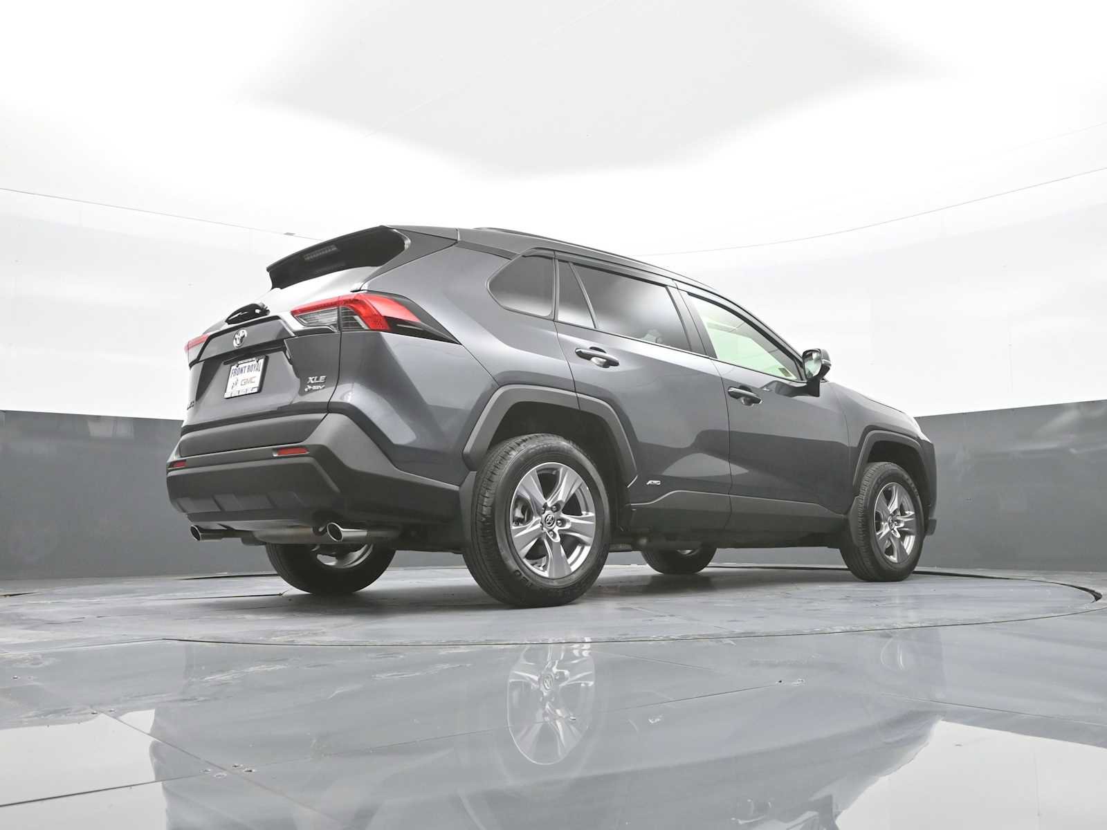 Used 2025 Toyota RAV4 XLE AWD/4WD image 40