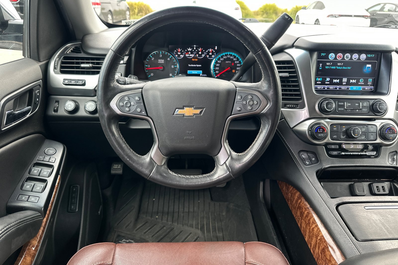 Used 2019 Chevrolet Suburban Premier w/ Premier Plus Edition AWD/4WD image 16