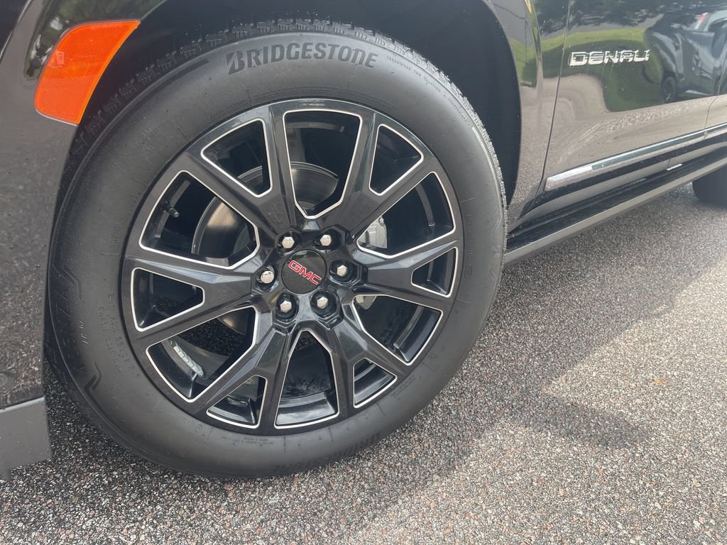 Used 2024 GMC Yukon Denali Ultimate AWD/4WD image 6