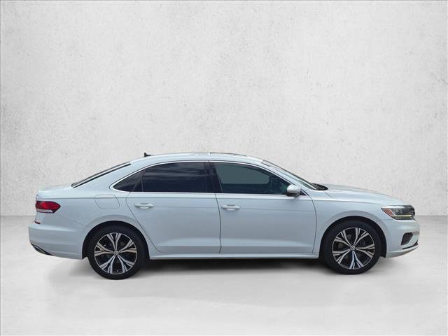 Used 2022 Volkswagen Passat 2.0T SE FWD image 4