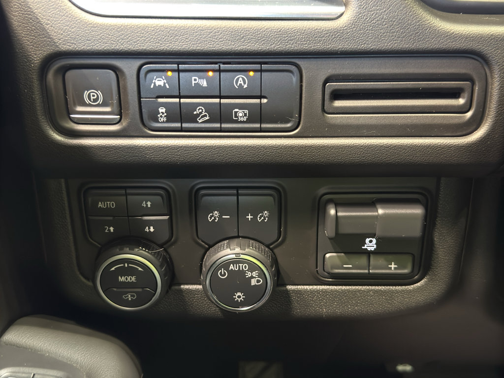 Used 2023 Chevrolet Tahoe Z71 w/ Off-Road Capability Package image 34