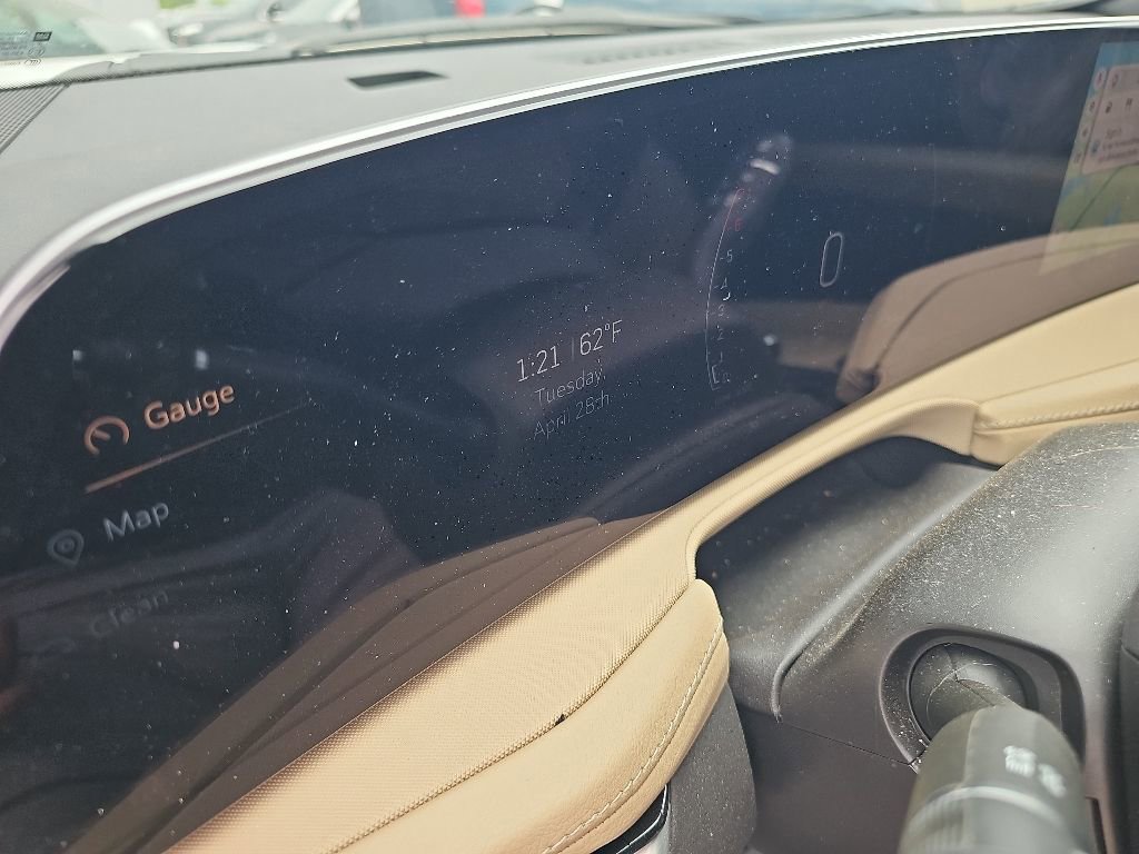 Used 2024 Cadillac XT4 Luxury w/ Cold Weather Package FWD image 7