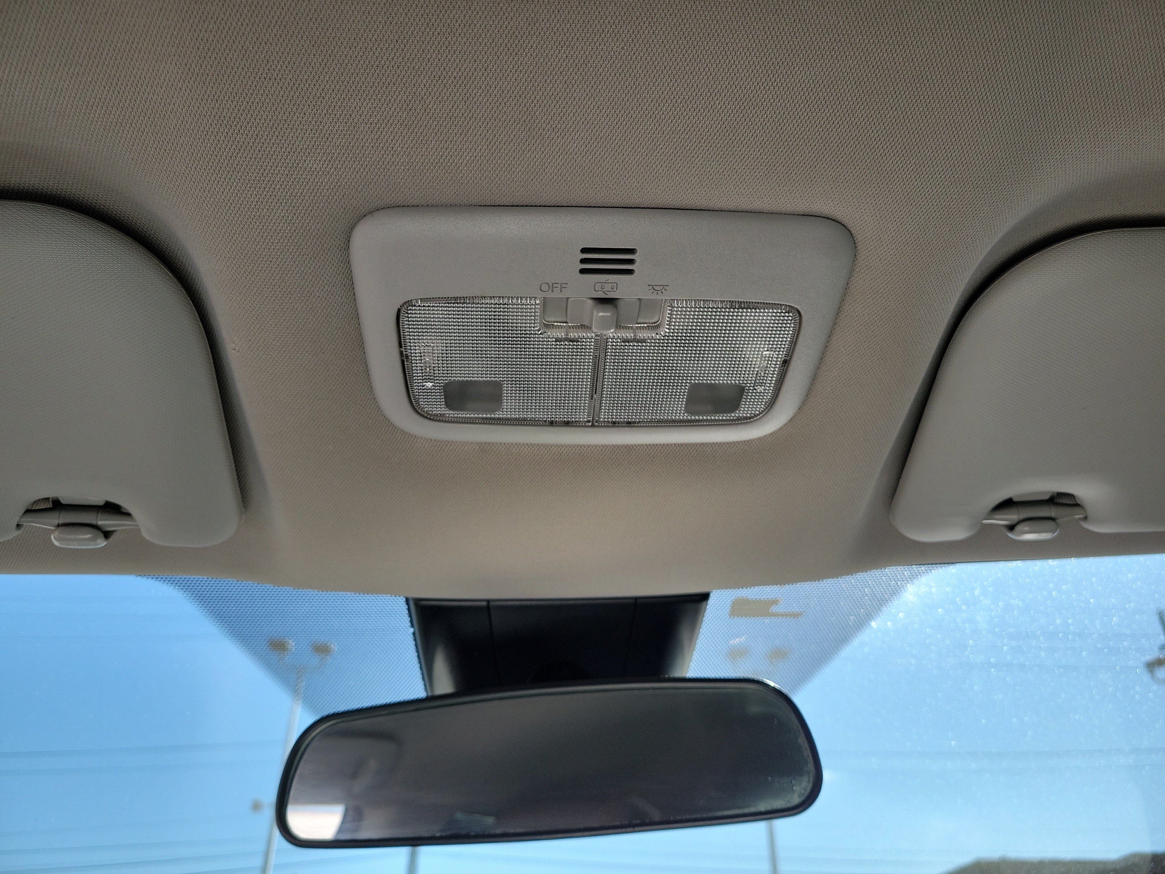 Used 2017 Toyota Corolla LE w/ Carpet Mat Package (TMS) FWD image 29
