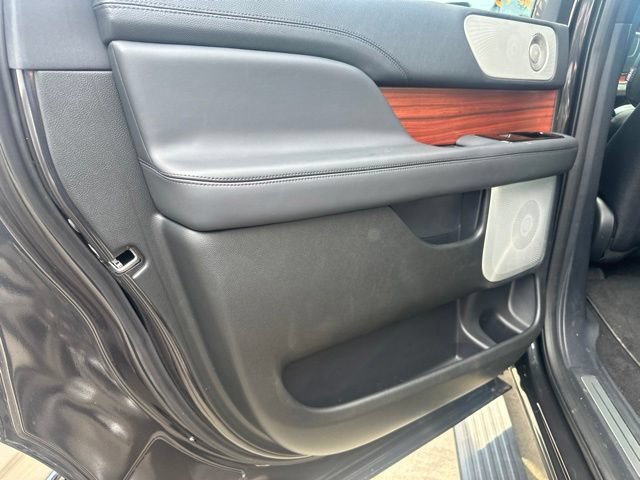 Used 2023 Lincoln Navigator L Reserve AWD/4WD image 6