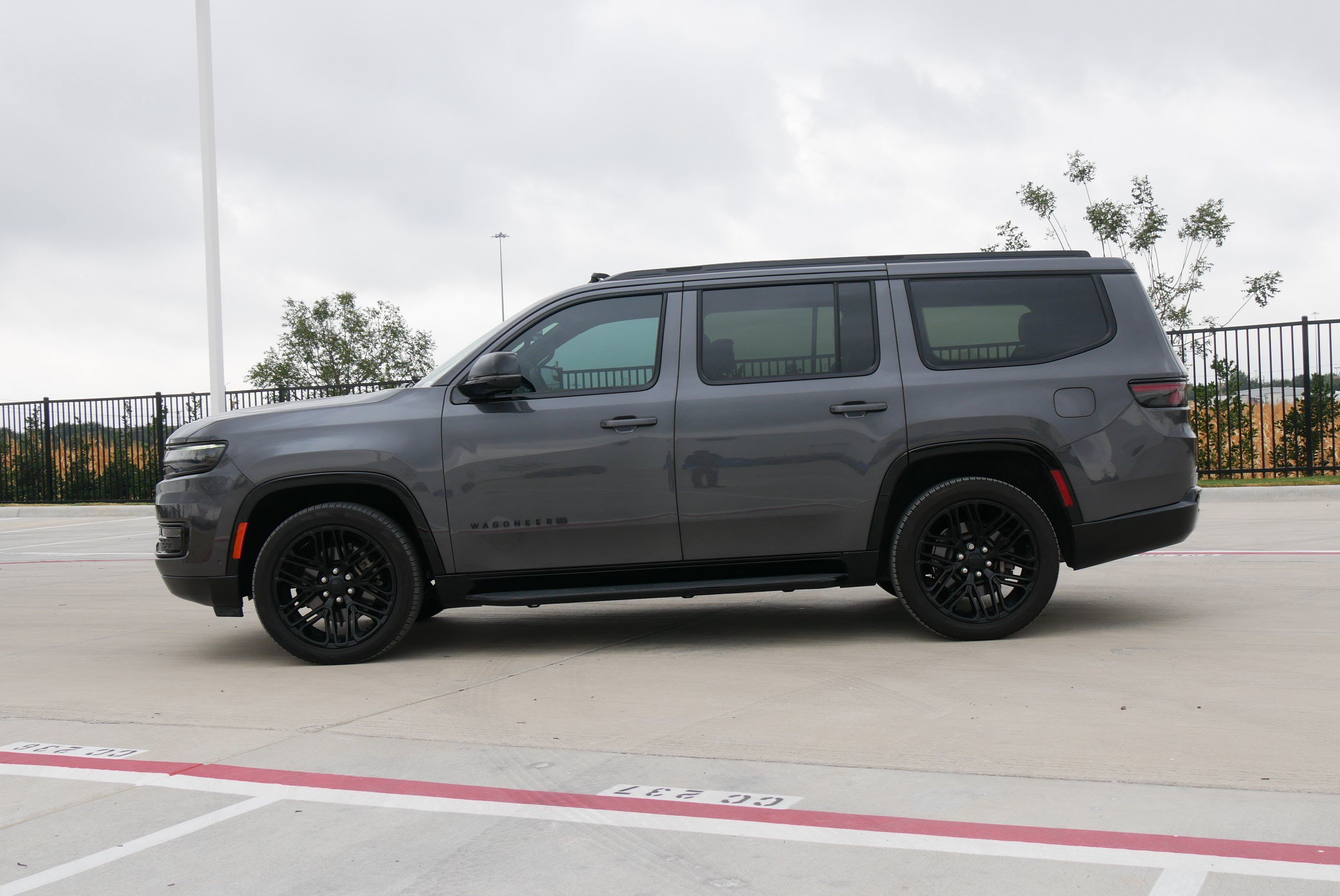 Used 2023 Jeep Wagoneer Series II AWD/4WD image 6