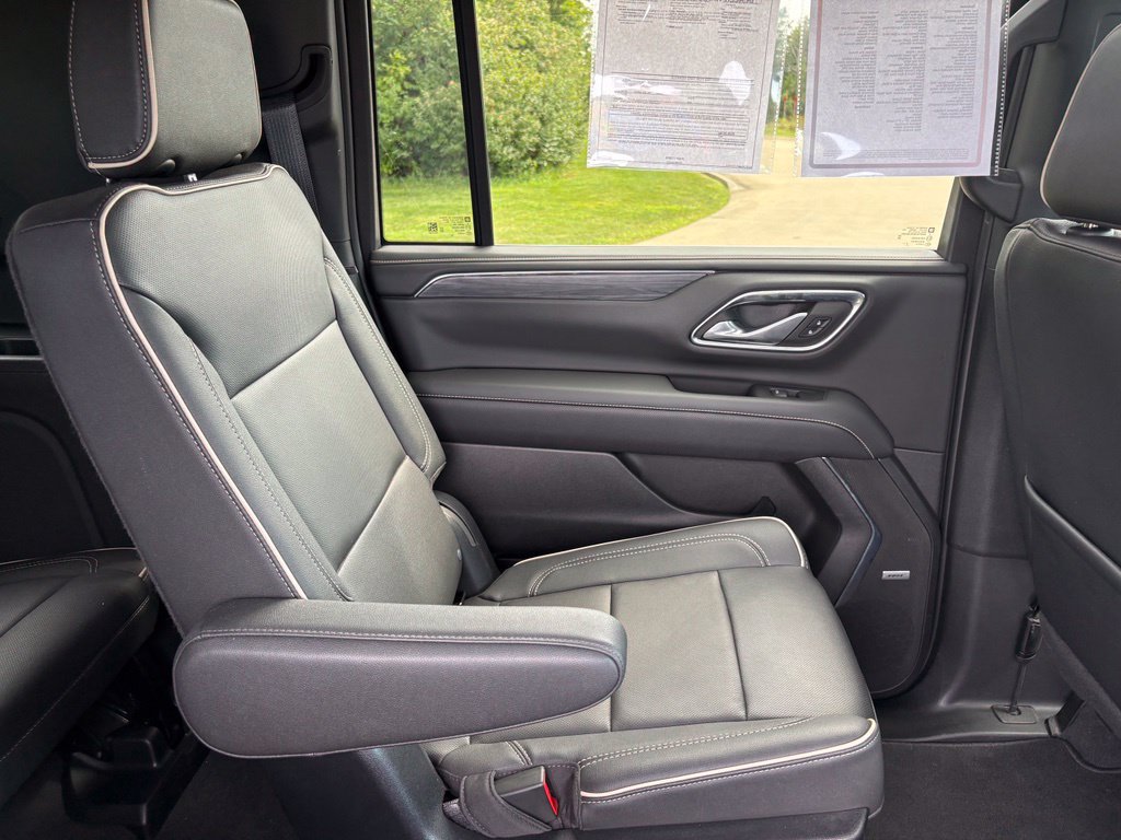 Used 2023 GMC Yukon XL SLT w/ SLT Luxury Package AWD/4WD image 46