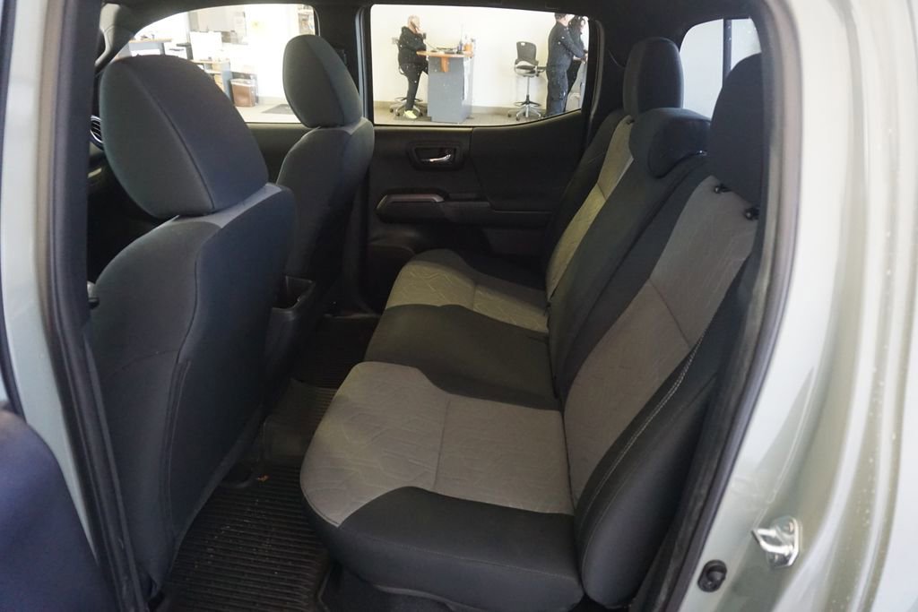 Used 2023 Toyota Tacoma TRD Sport w/ Black Out Package (TMS) image 17