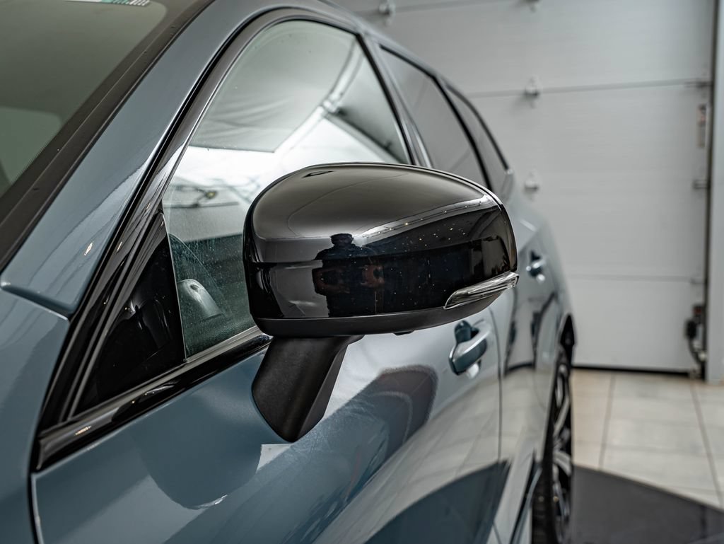 Used 2022 Volvo XC60 B5 R-Design w/ Advanced Package AWD/4WD image 9