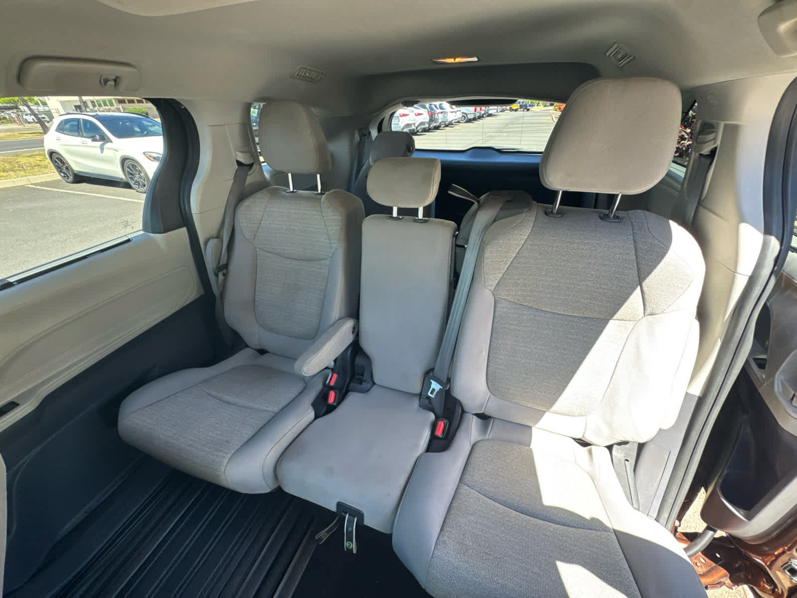 Used 2023 Toyota Sienna LE FWD image 16