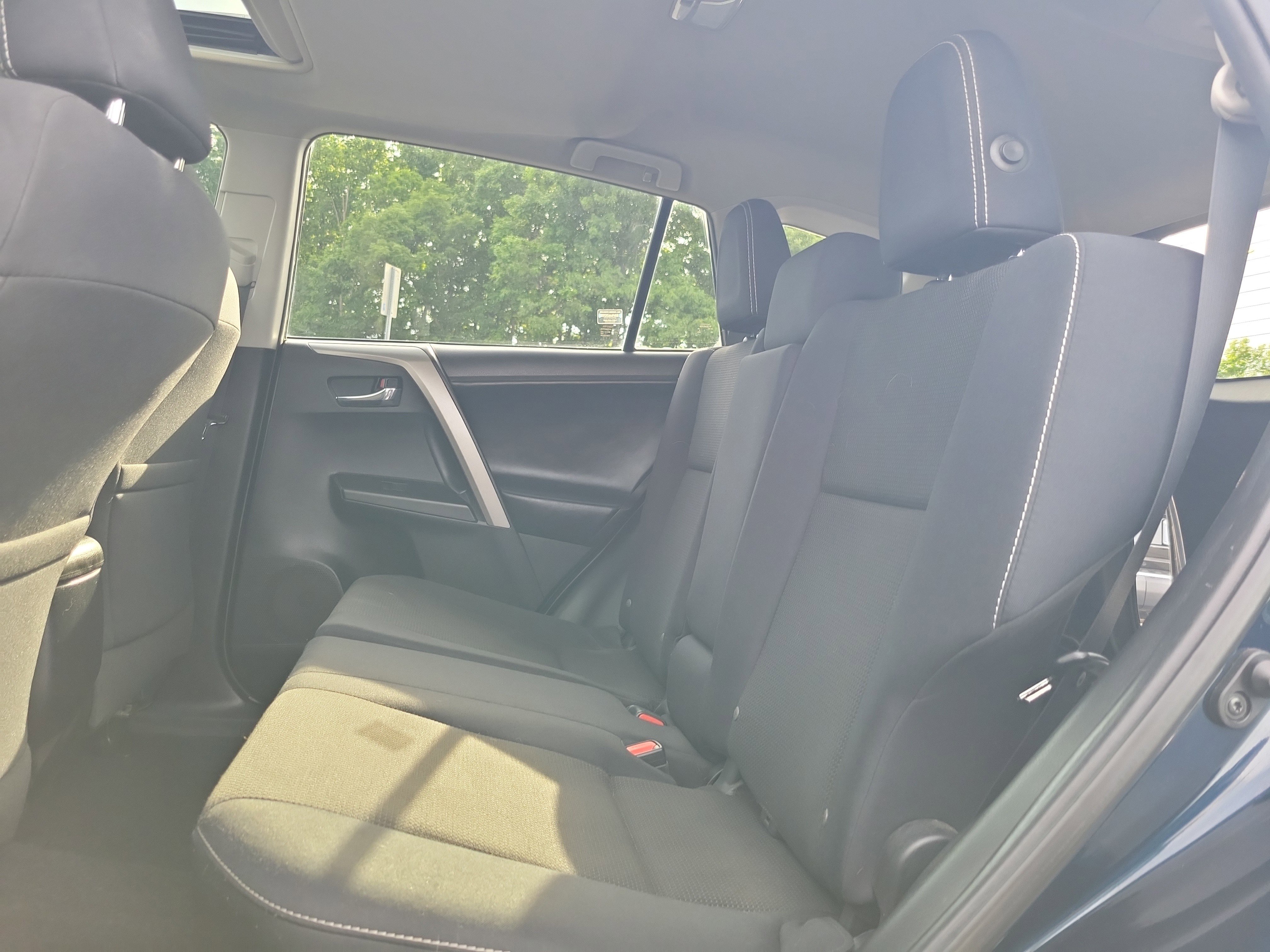 Used 2018 Toyota RAV4 XLE AWD/4WD image 12