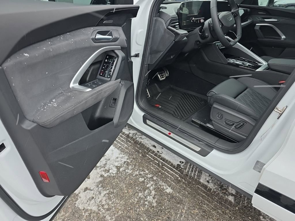 Used 2025 Audi SQ5 Premium Plus image 11