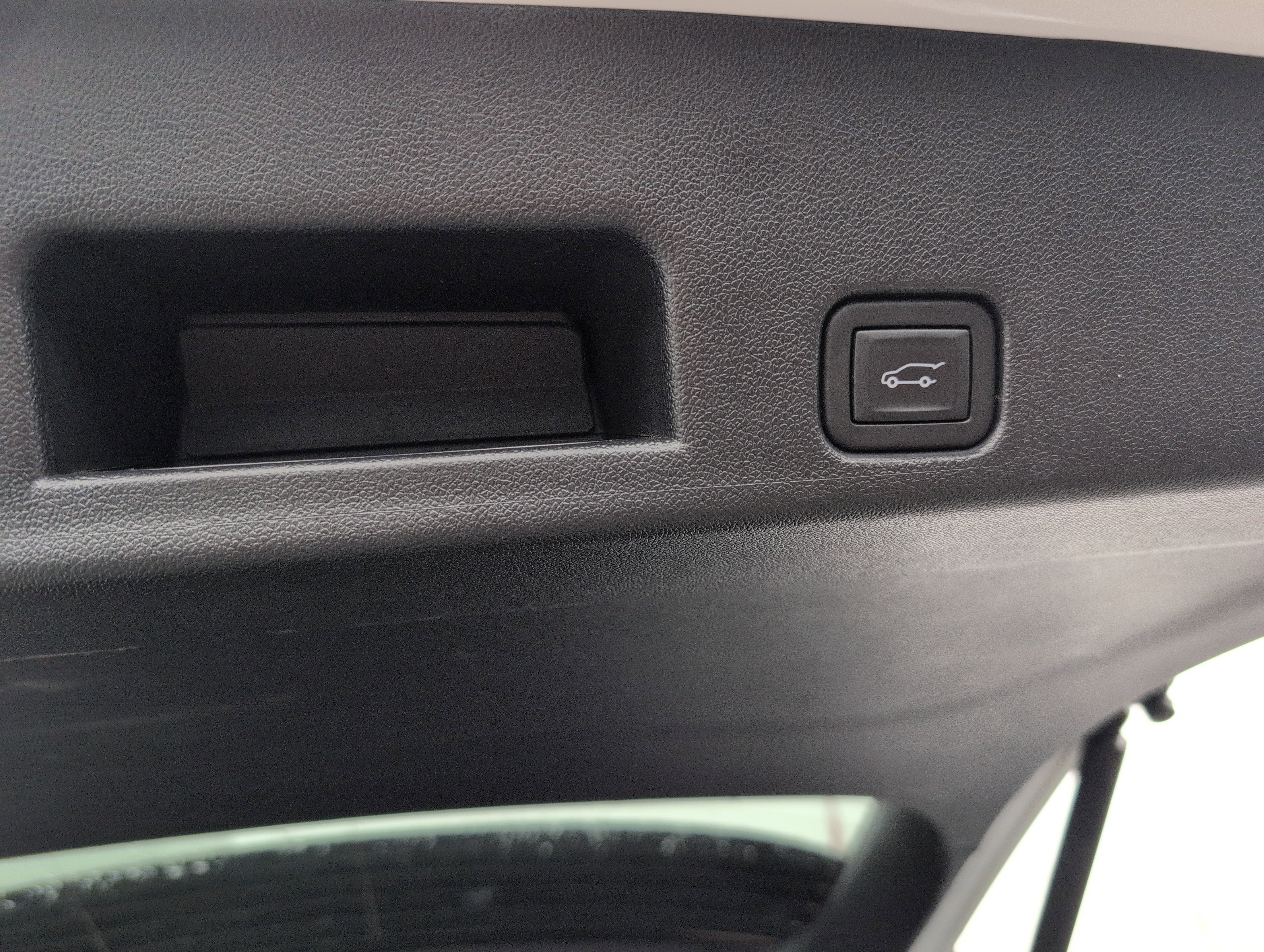 Used 2025 GMC Acadia Elevation image 8