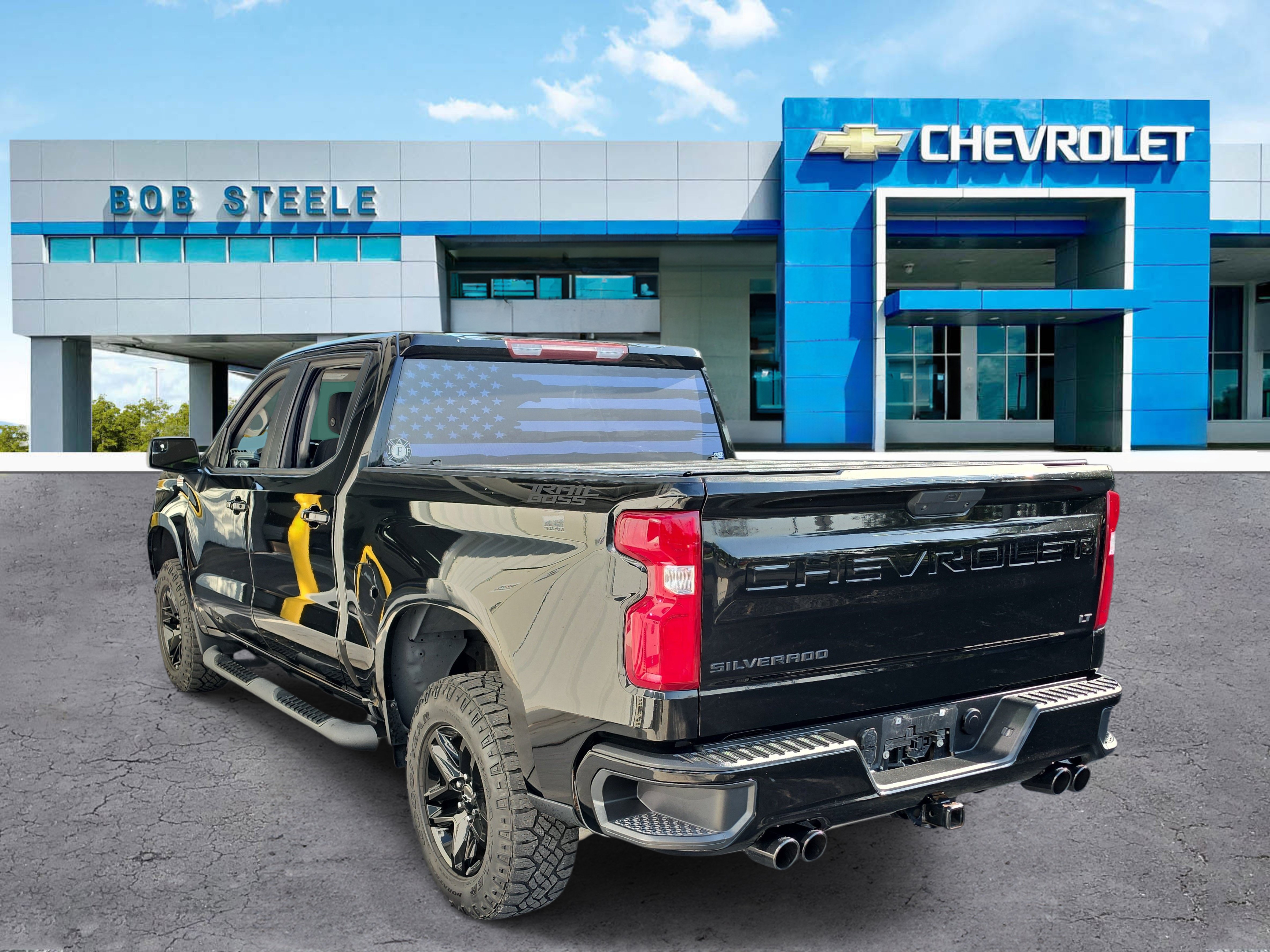 Used 2021 Chevrolet Silverado 1500 LT Trail Boss w/ LPO, Dark Essentials Package AWD/4WD image 4