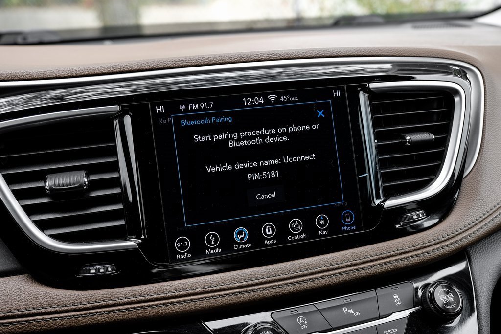 Used 2018 Chrysler Pacifica Limited image 45