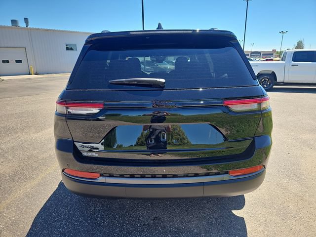 New 2026 Jeep Grand Cherokee Altitude AWD/4WD image 4