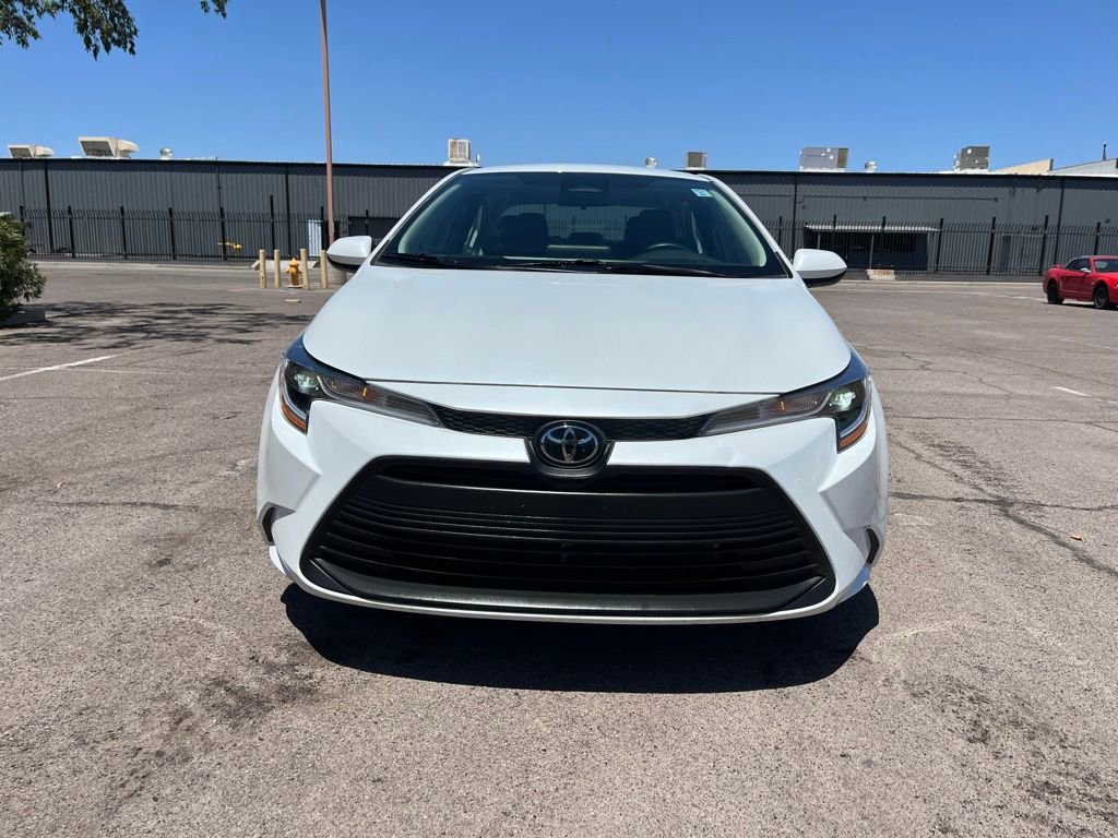 Used 2025 Toyota Corolla LE image 3