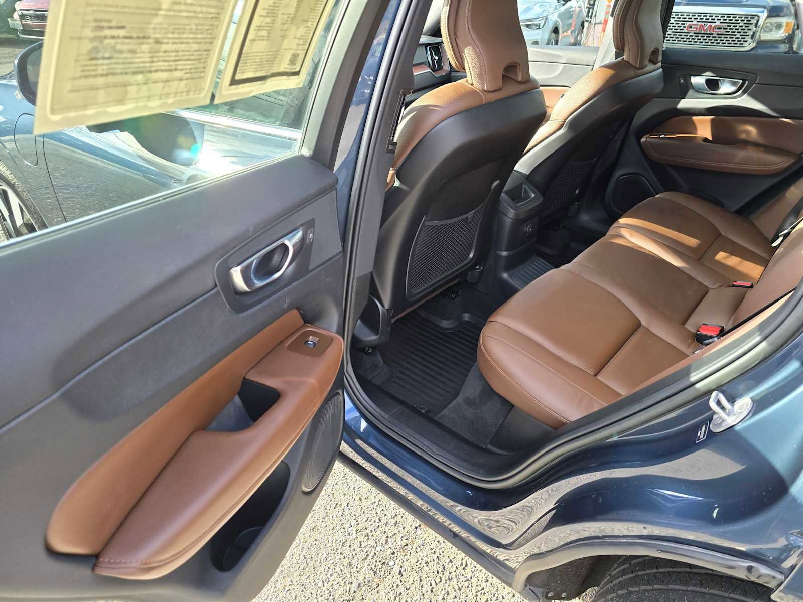 Certified 2023 Volvo XC60 T8 Plus image 17