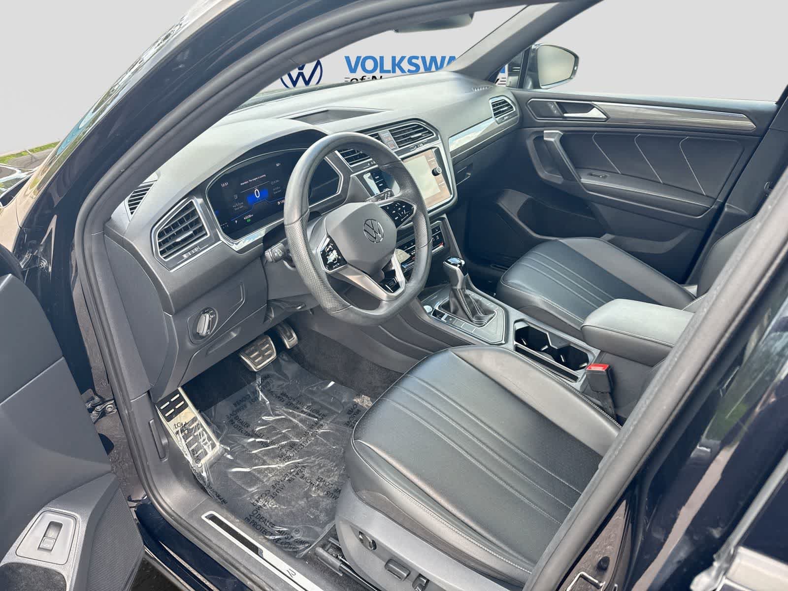 Used 2024 Volkswagen Tiguan SE R-Line FWD image 10
