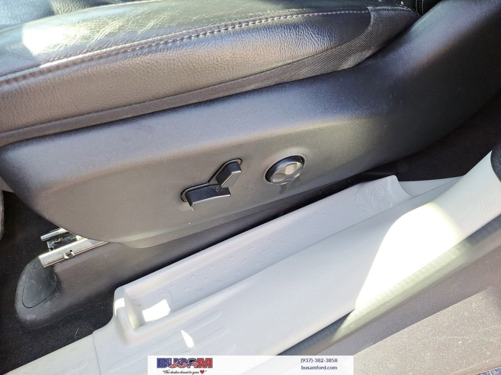 Used 2022 Chrysler Pacifica Touring-L w/ Uconnect Theater Family Group image 11