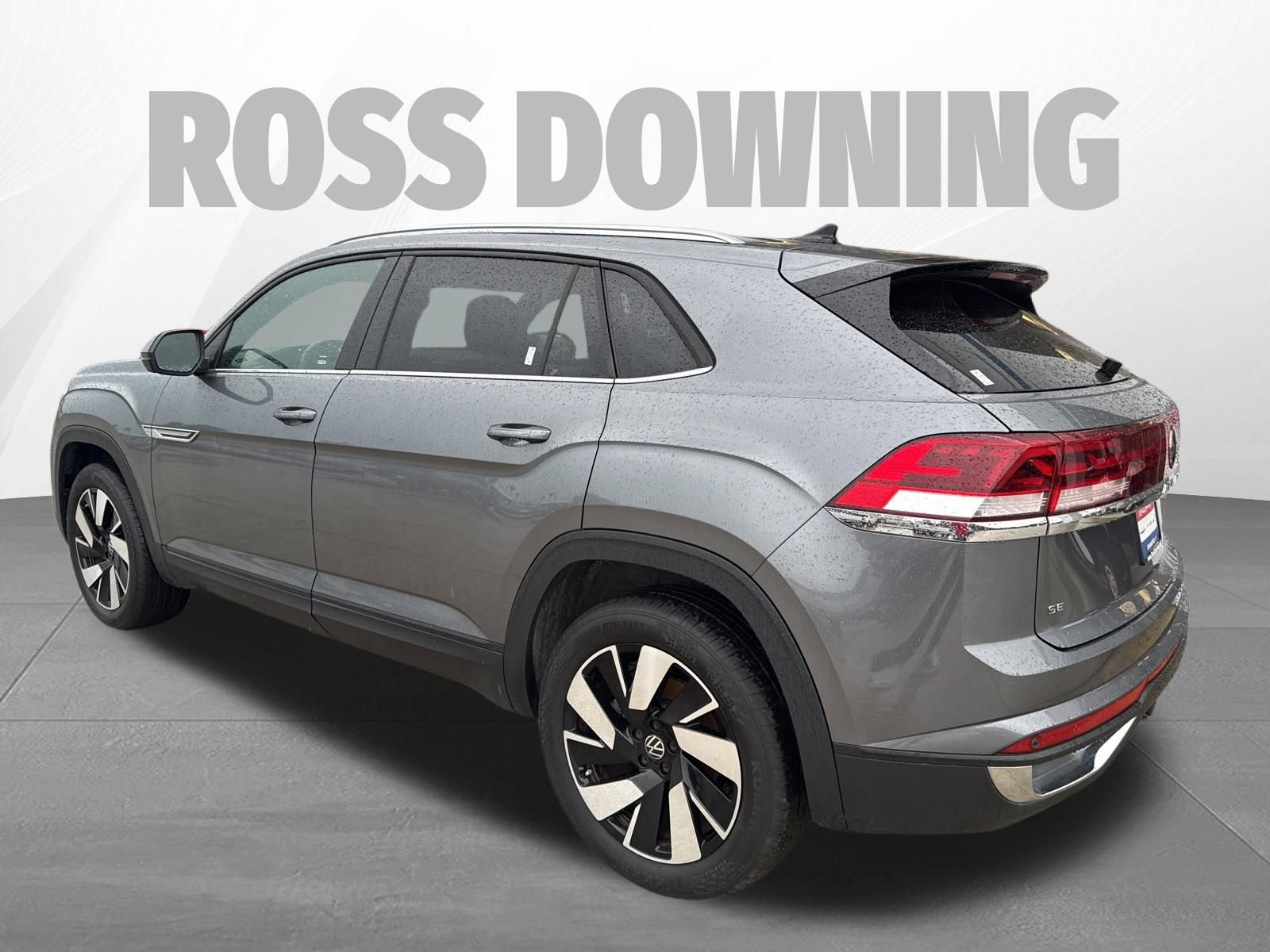 Used 2025 Volkswagen Atlas Cross Sport SE FWD image 4