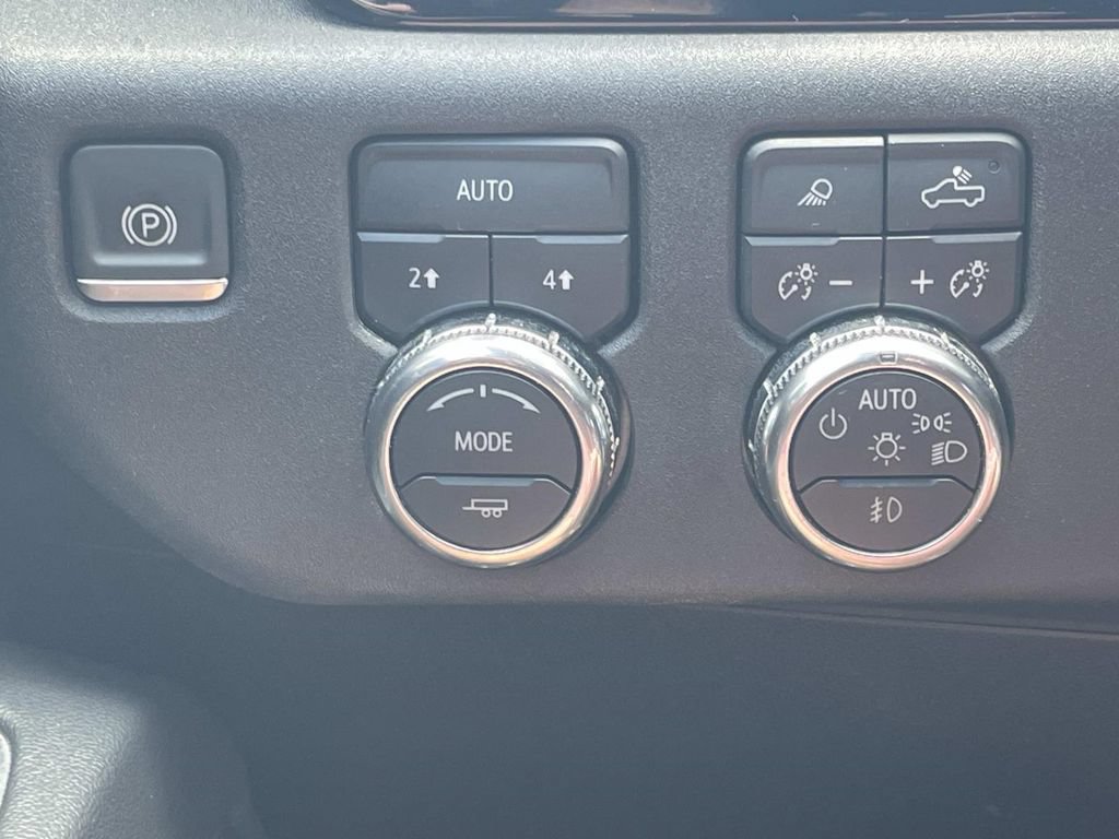 Used 2025 GMC Sierra 1500 SLT AWD/4WD image 28