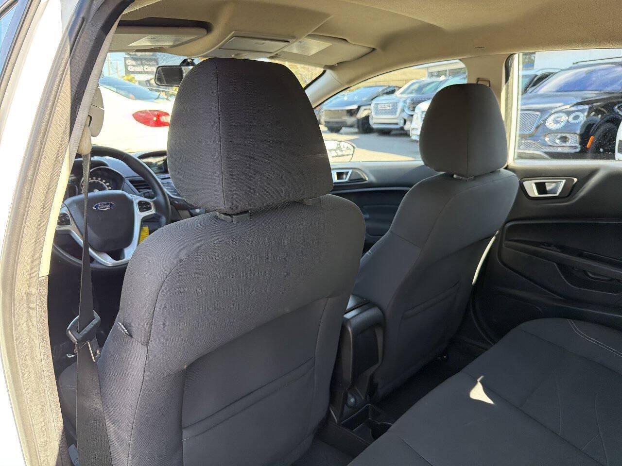 Used 2015 Ford Fiesta SE FWD image 22