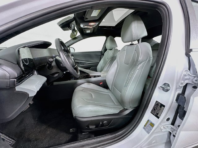 Used 2025 Hyundai Elantra Limited FWD image 4