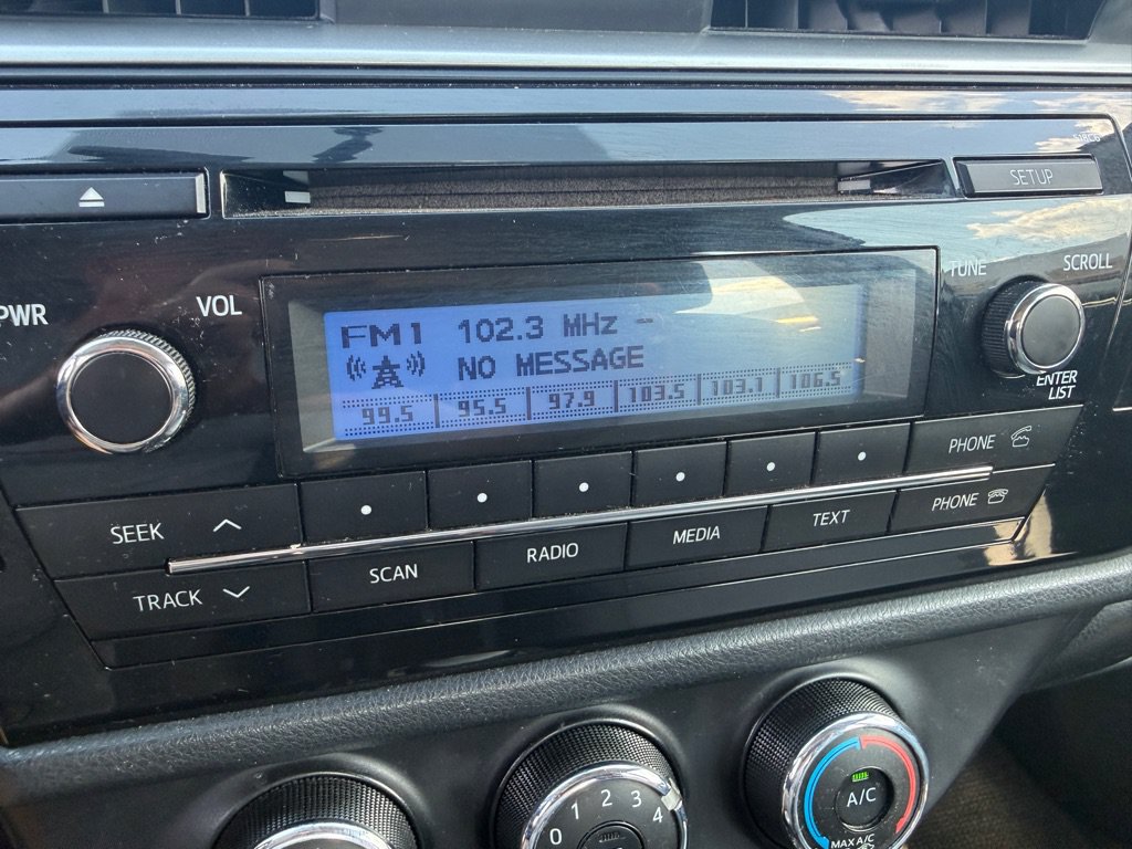 Used 2014 Toyota Corolla L FWD image 13