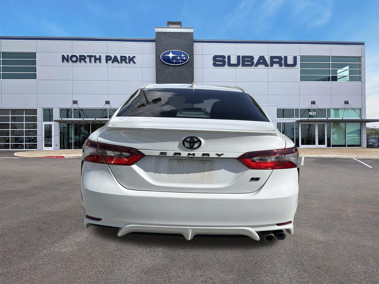 Used 2024 Toyota Camry SE FWD image 4