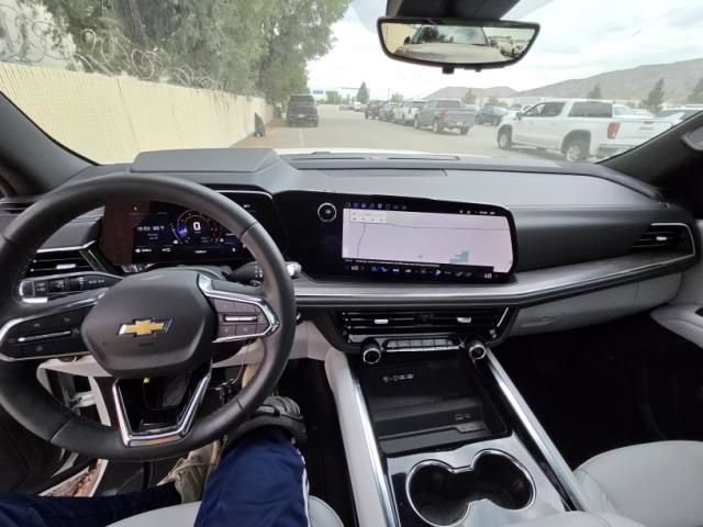 Used 2025 Chevrolet Suburban Premier AWD/4WD image 3