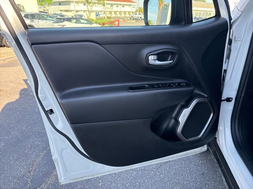 Used 2023 Jeep Renegade Latitude image 27